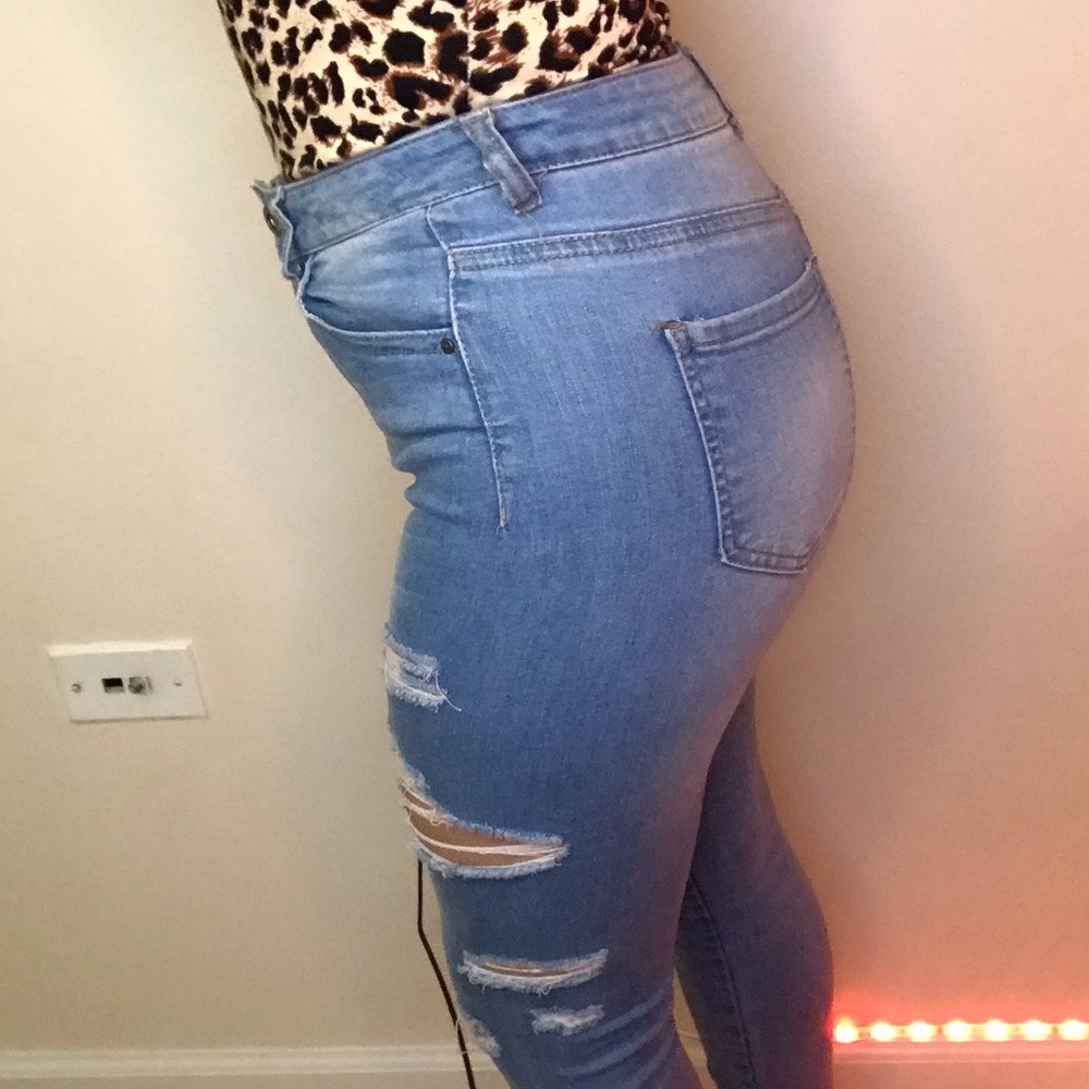 ☁️ Light Blue Ripped Mid- Rise Jeans ☁️ - Picture 5 of 5